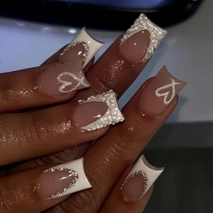 24 Pcs Heart Press on Nails Duck Medium Fake Nails with Glue White French Tip False Nails with Rhinestone Design Acrylic Nails Press ons Full Cover Self-Adhesive Nails Reusable Nails for Women