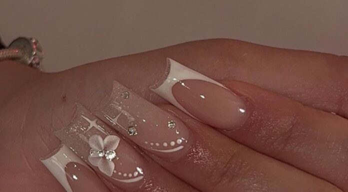 Hkanlre Medium Press on Nails Flower Fake Nails Tips Full Cover False Square French Nails for Women and Girls 24PCS