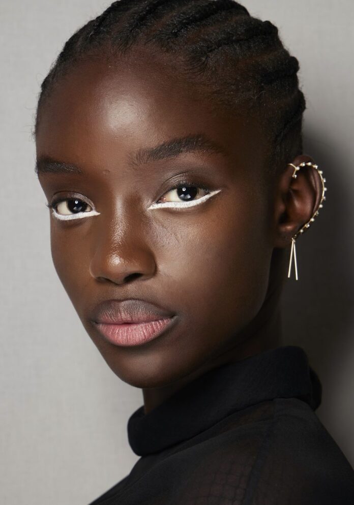 Make-up-Trend 2022: Dior beweist, dass man White Eyeliner im Frühling ausprobieren sollte!