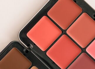 MAKE UP FOREVER ULTRA HD FACE ESSENTIALS PALETTE SWATCHES AND REVIEW